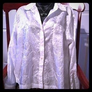 NWOT Chico’s Women’s polyester embroidery top